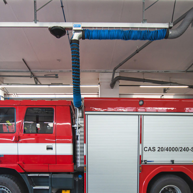 Szynowy wyciąg spalin EMS-HL z elektromagnetycznym mocowaniem ssawki